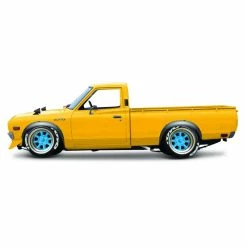 Maisto Diecast 1:24 Design Tokyo Modern 1973 Datsun 620 Pick-Up Assorted